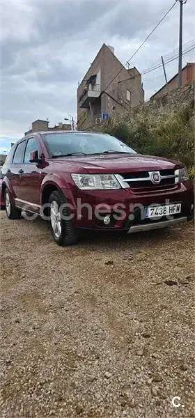 Usado Fiat Freemont Urban 170 CV (125 kW) 2011 Granate SUV