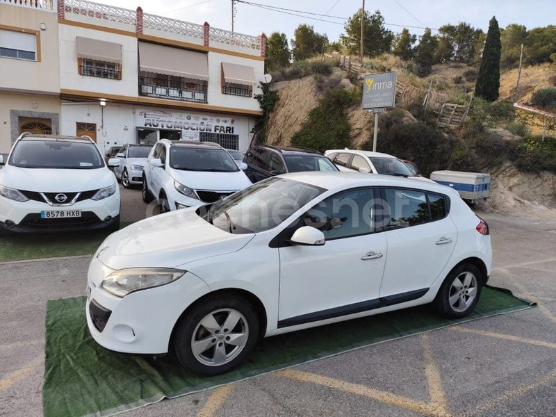 Blanco Usado 2010 Renault Mégane III Dynamique Berlina | 4900 € (Caro) - Imagen 1/4