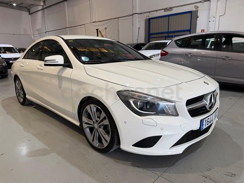 Usado Mercedes CLA200 AMG line 156 CV (114 kW) 2014 Blanco Berlina
