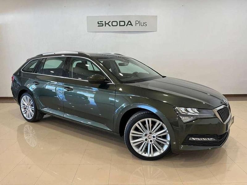 Verde Usado 2023 Skoda Superb Ambition Familiar | 31.690 € (Super precio) - Imagen 1/4