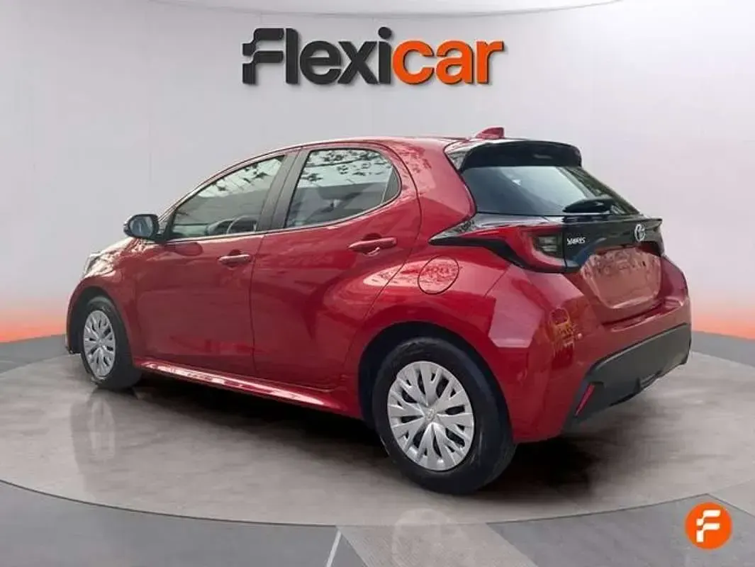 Usado Toyota Yaris Hybrid Style 116 CV (85 kW) 2023 Burdeos Utilitario