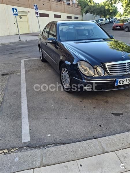 Usado Mercedes E270 Elegance 170 CV (125 kW) 2002 Negro Berlina
