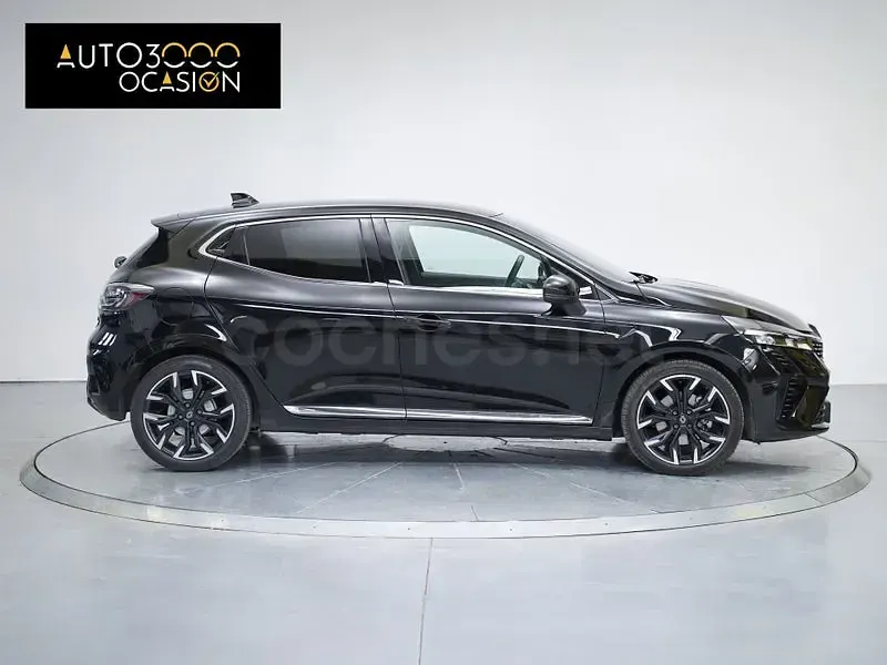 Begagnad Renault Clio V Techno 143 HK (105 kW) 2025 Svart Sedan