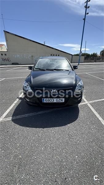 Negro Usado 2010 Hyundai i30 Comfort Berlina | 6000 € (Buen precio) - Imagen 1/4