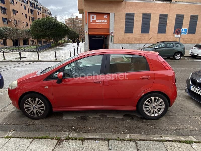 Usado Fiat Grande Punto 90 CV (66 kW) 2008 Rojo Utilitario