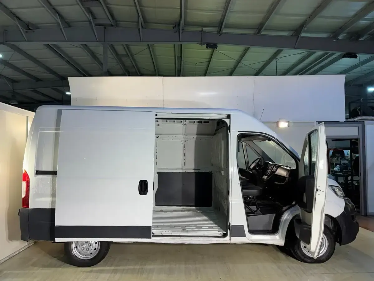 Käytetty Citroën Jumper 129 HP (94 kW) 2017 Valkoinen Tila-auto