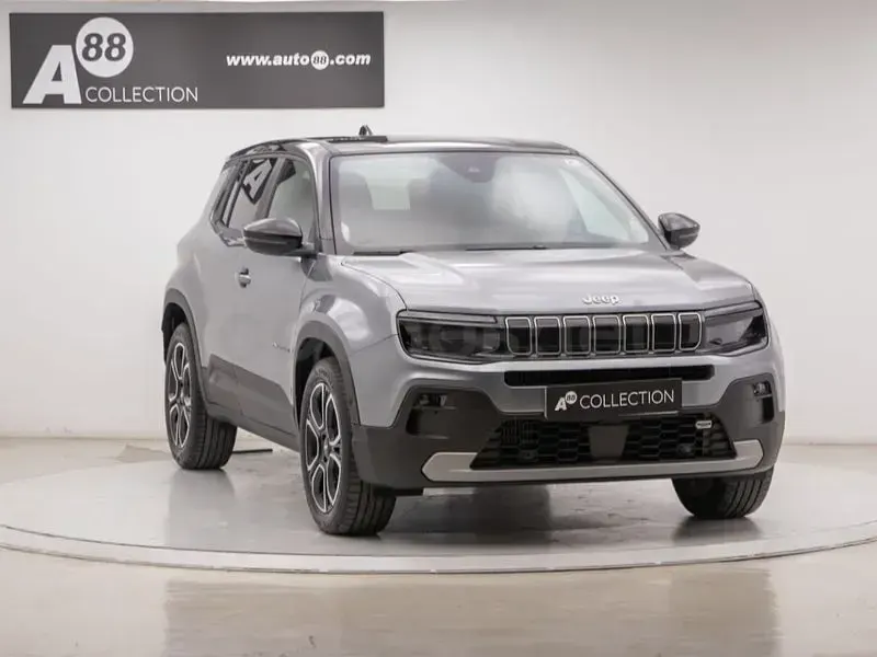 Usado Jeep Avenger Summit 100 CV (73 kW) 2023 Gris / plata SUV