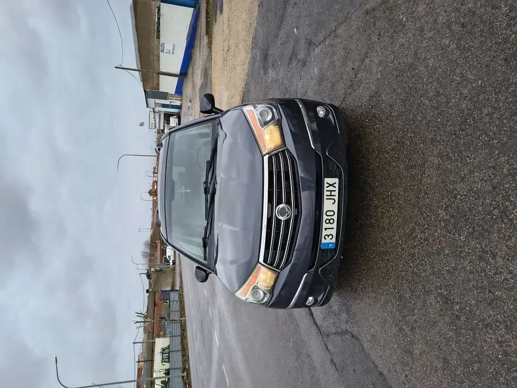Usado SsangYong Rodius 155 CV (114 kW) 2015 Gris Monovolumen