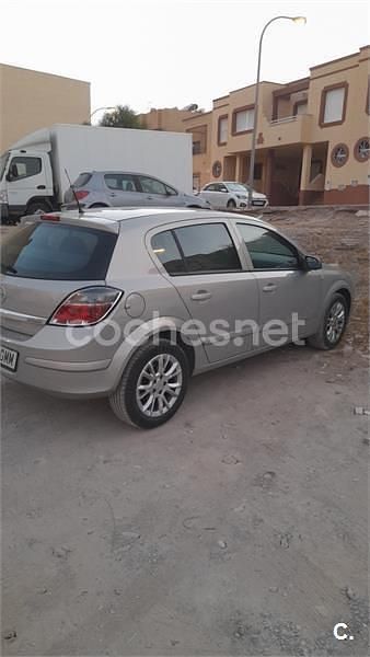 Usado Opel Astra Cosmo 110 CV (80 kW) 2009 Beige Berlina