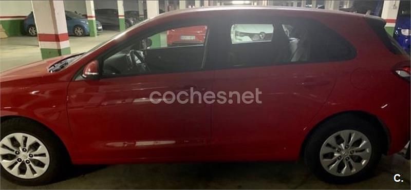 Usado Hyundai i30 120 CV (88 kW) 2017 Rojo Berlina