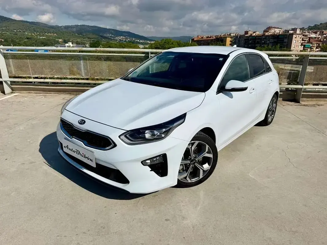 Usado Kia Ceed 120 CV (88 kW) 2021 Blanco Utilitario