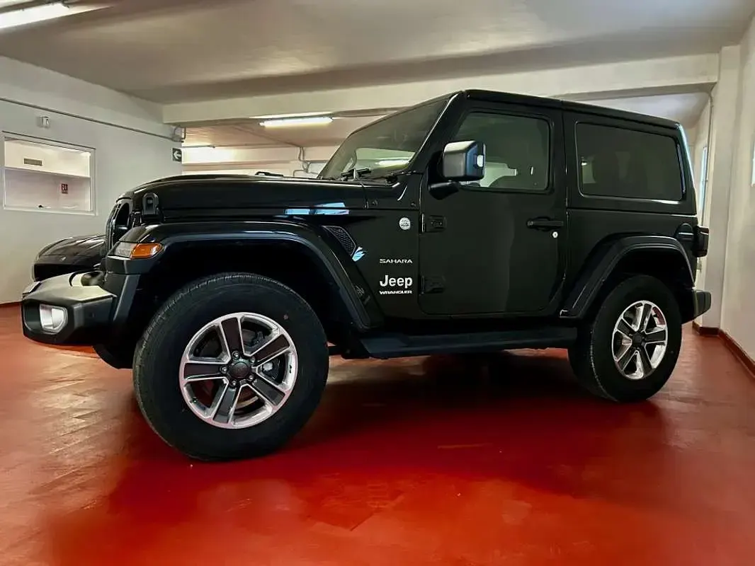 Usado Jeep Wrangler Sahara 200 CV (147 kW) 2019 Negro SUV