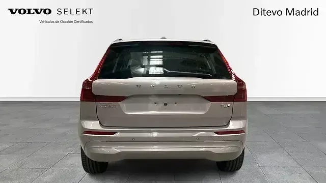 Usado Volvo XC60 Core 350 CV (257 kW) 2025 Gris / plata SUV