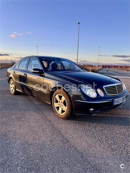Usado Mercedes E320 Avantgarde 204 CV (150 kW) 2006 Azul Berlina