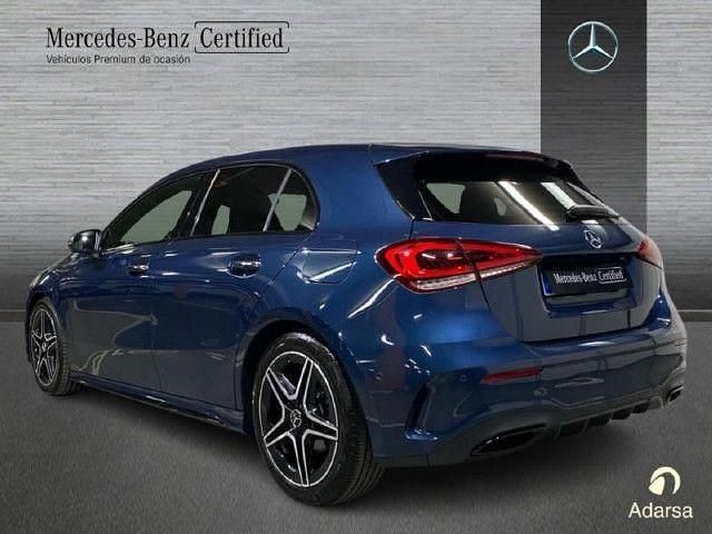 Usado Mercedes A180 116 CV (85 kW) 2022 Azul denim Berlina