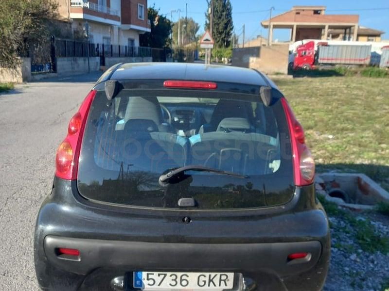 Usado Peugeot 107 68 CV (50 kW) 2008 Negro Utilitario