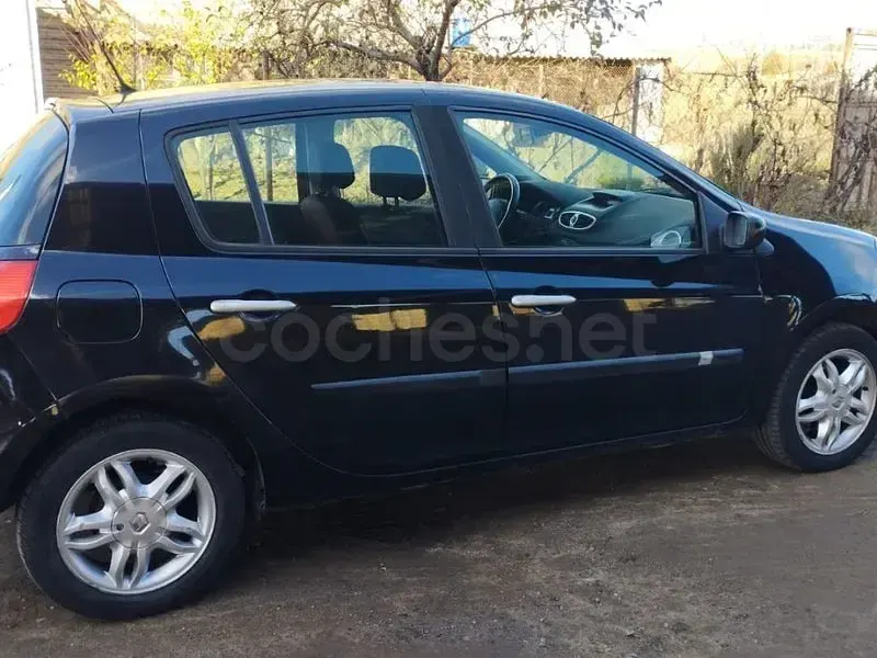 Usado Renault Clio II Dynamique 105 CV (77 kW) 2008 Negro Berlina