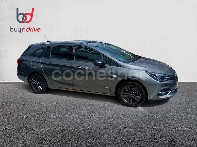 Usado Opel Astra 136 CV (100 kW) 2022 Gris / plata Berlina