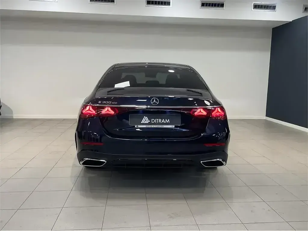 Nuevo Mercedes E300 313 CV (230 kW) 2026 Azul Berlina