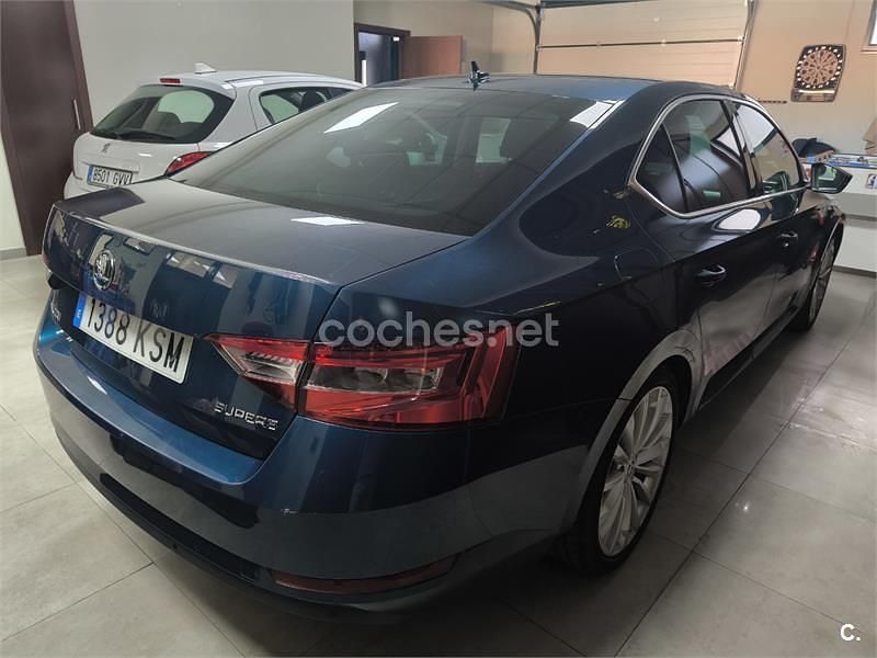 Usado Skoda Superb Ambition 150 CV (110 kW) 2018 Azul Berlina