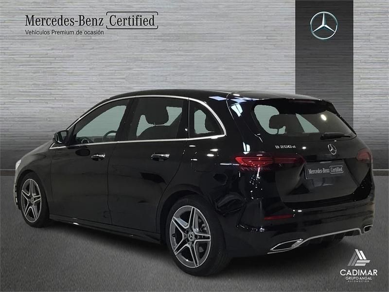 Usado Mercedes B200 AMG line 150 CV (110 kW) 2024 Negro Monovolumen