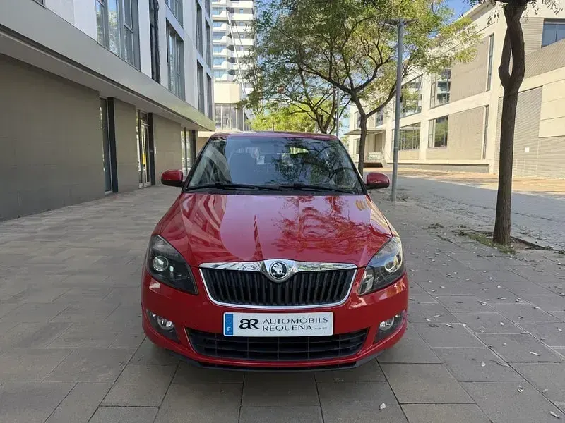 Usado Skoda Fabia 69 CV (50 kW) 2014 Rojo Berlina