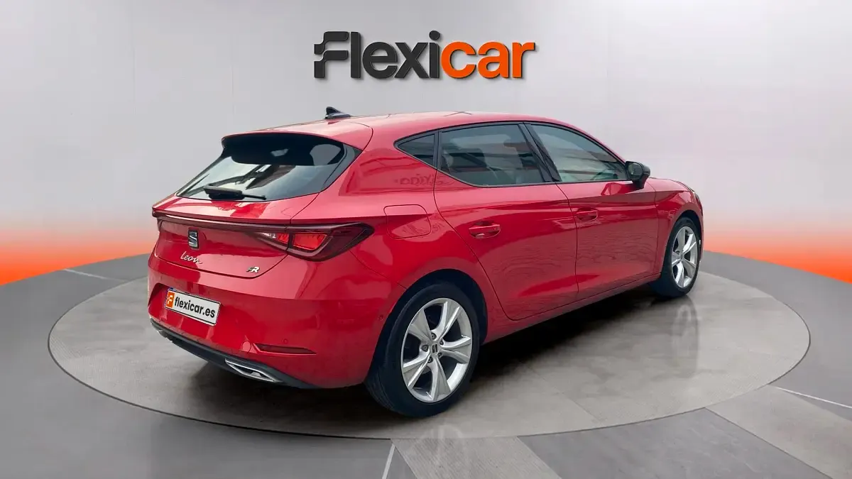 Usado Seat Leon FR 150 CV (110 kW) 2022 Rojo Berlina