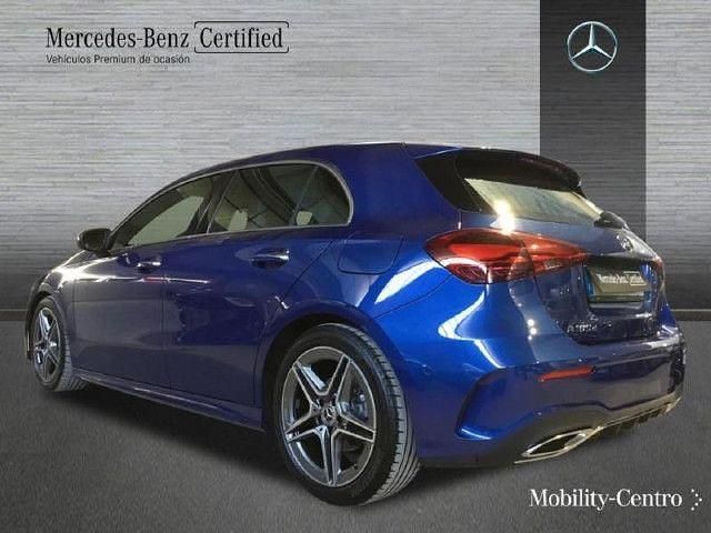 Usado Mercedes A180 AMG line 116 CV (85 kW) 2024 Azul espectra Utilitario