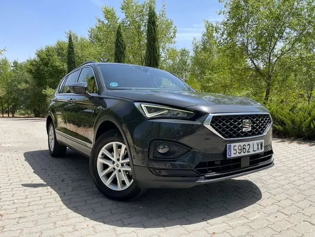 Usado Seat Tarraco Style 150 CV (110 kW) 2022 Gris / plata SUV
