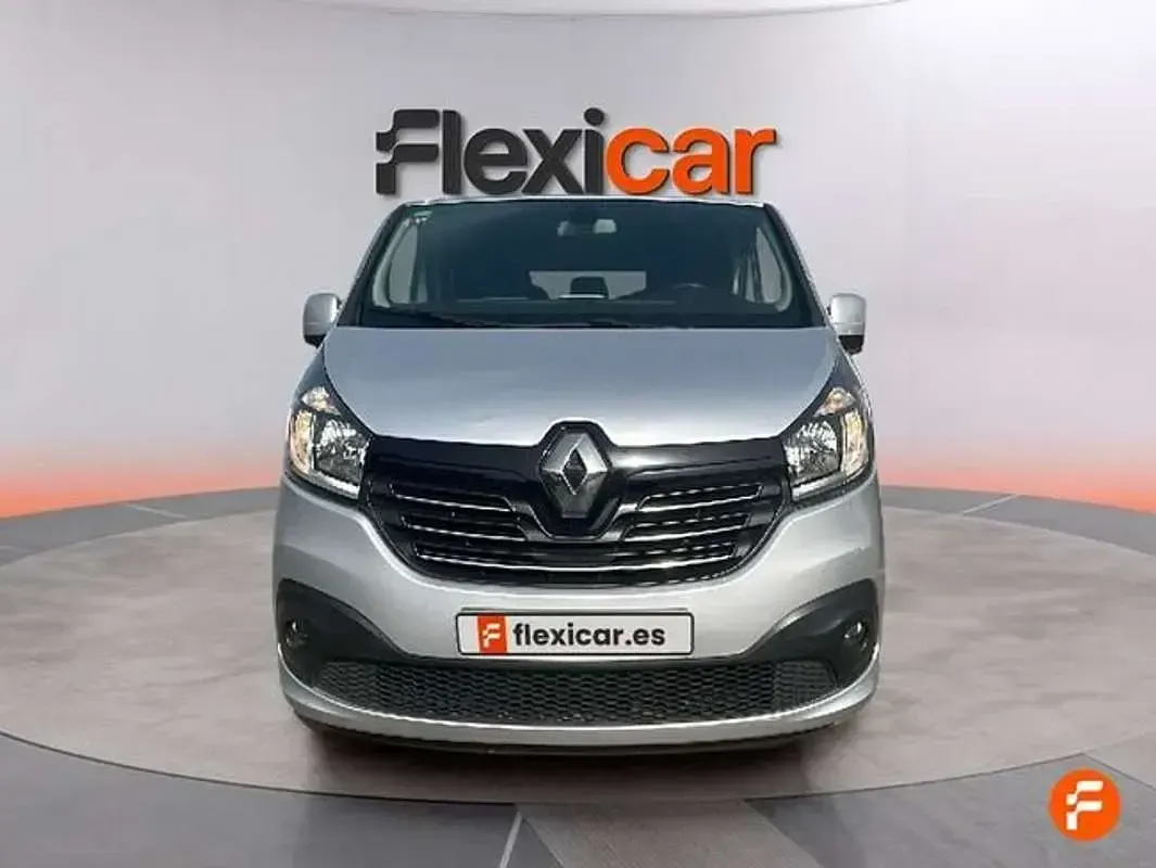 Usado Renault Trafic 120 CV (88 kW) 2018 Gris Monovolumen