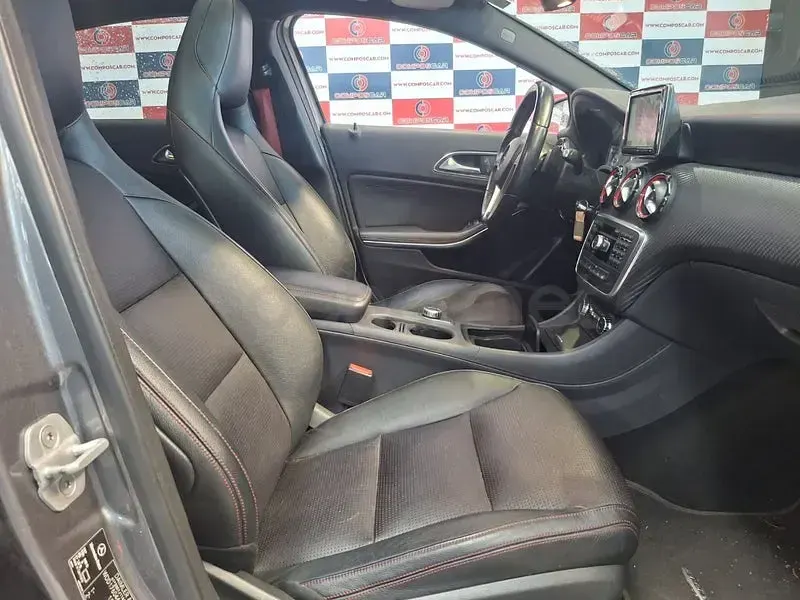 Usado Mercedes A250 AMG line 211 CV (155 kW) 2013 Gris / plata Utilitario
