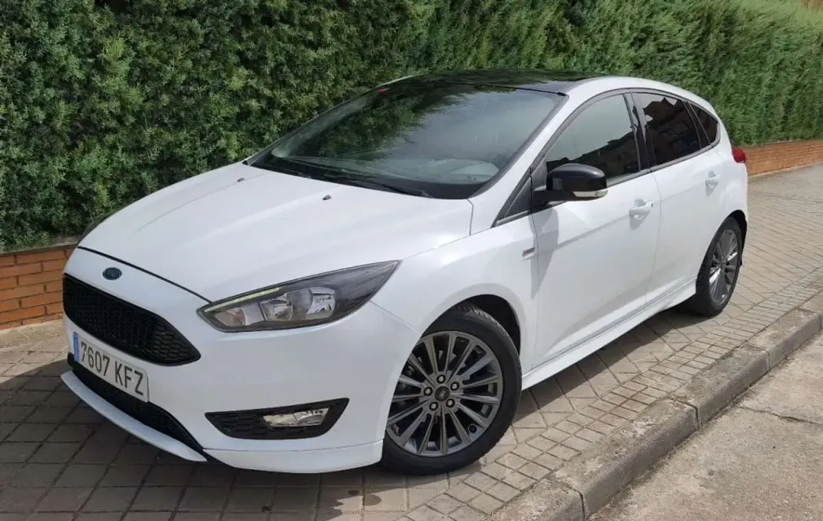 Usado Ford Focus ST-Line 125 CV (91 kW) 2017 Blanco Utilitario