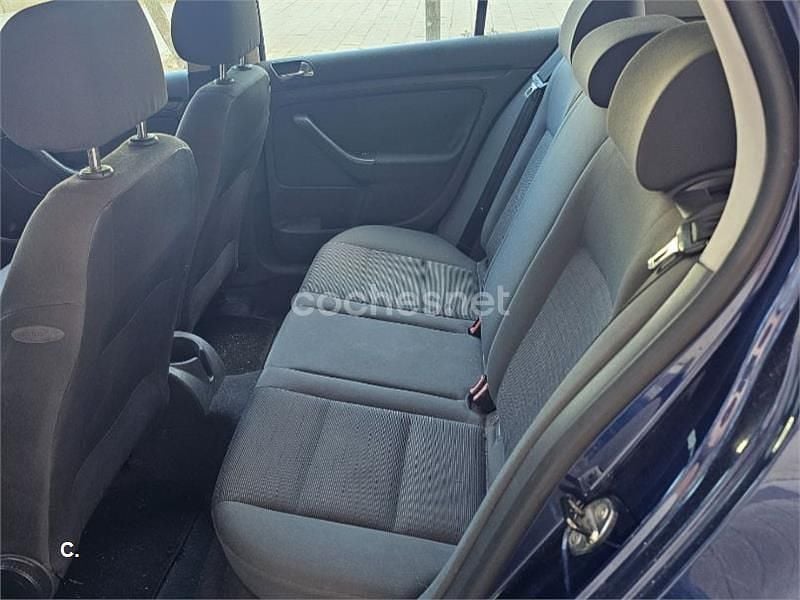 Usado VW Golf IV Trendline 102 CV (75 kW) 2004 Azul Berlina