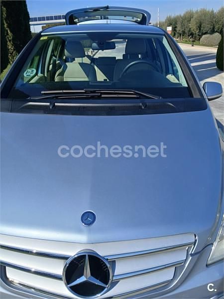 Usado Mercedes B180 109 CV (80 kW) 2010 Gris / plata Monovolumen