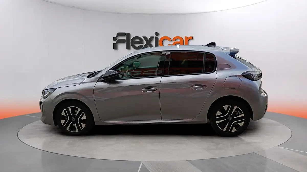 Usado Peugeot 208 Allure 101 CV (74 kW) 2025 Gris Utilitario