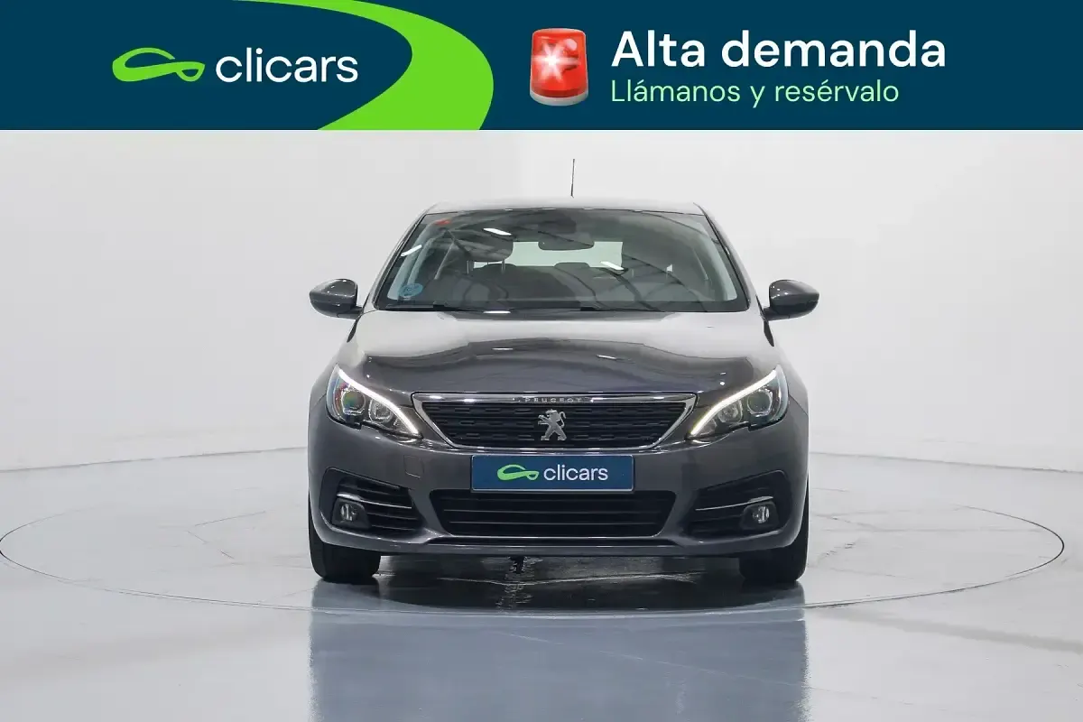 Usado Peugeot 308 Active 130 CV (95 kW) 2021 Gris / plata Berlina