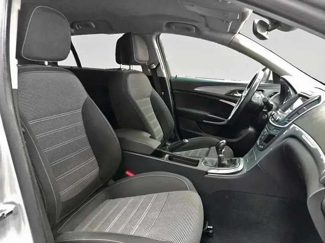Usado Opel Insignia Business 136 CV (100 kW) 2017 Gris Familiar