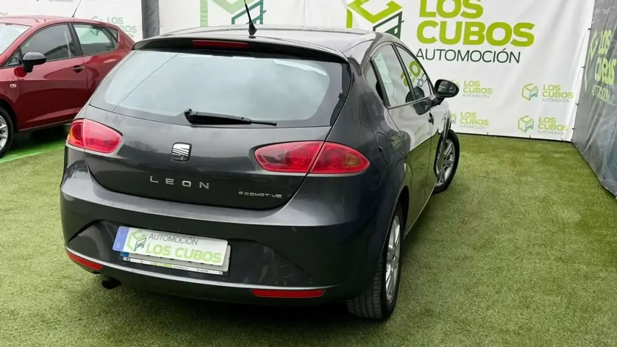 Usado Seat Leon Style 105 CV (77 kW) 2011 Amarillo Utilitario