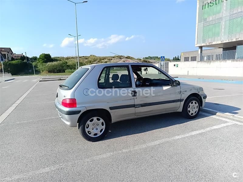 Usado Peugeot 106 60 CV (44 kW) 2000 Gris / plata Utilitario