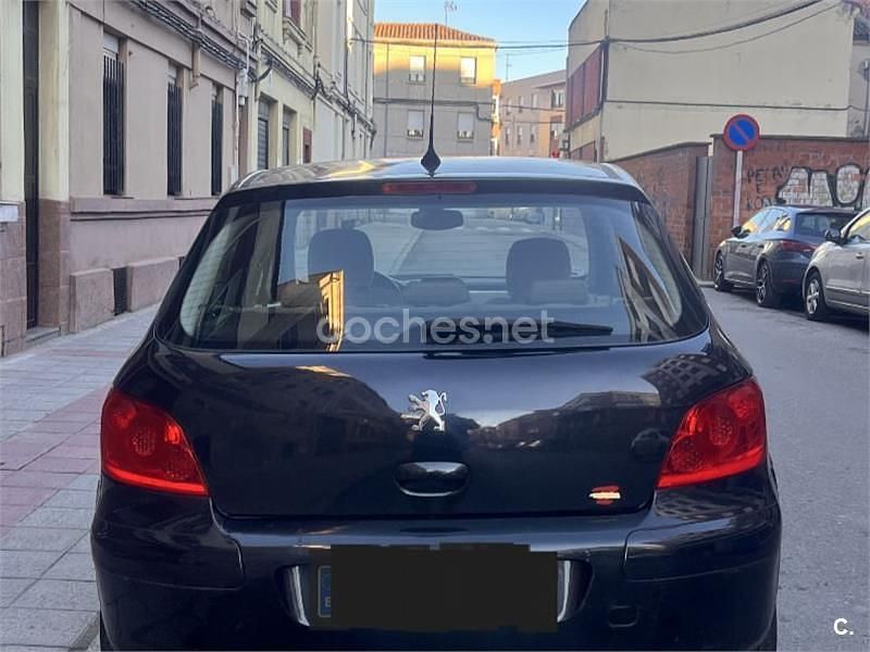 Usado Peugeot 307 110 CV (80 kW) 2006 Negro Berlina