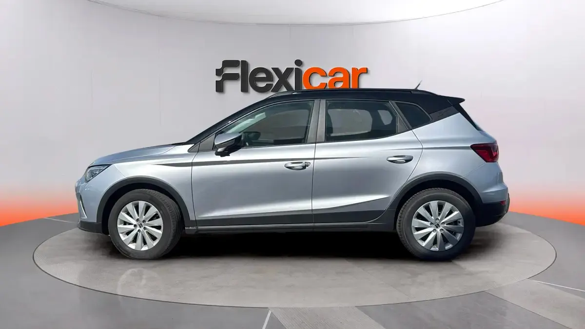 Usado Seat Arona Style 110 CV (80 kW) 2023 Gris SUV