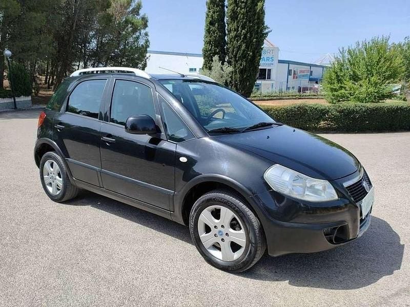 Usado Fiat Sedici Dynamic 120 CV (88 kW) 2008 Negro SUV