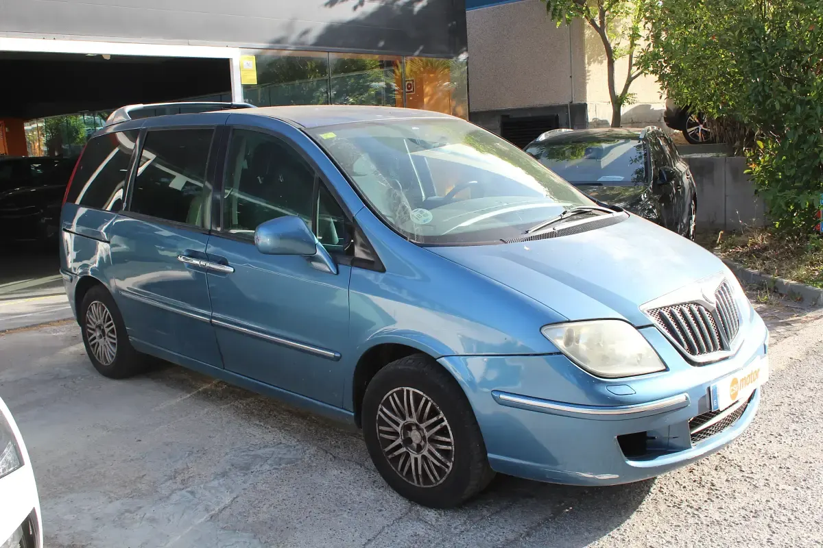 Usado Lancia Phedra 136 CV (100 kW) 2010 Azul Monovolumen