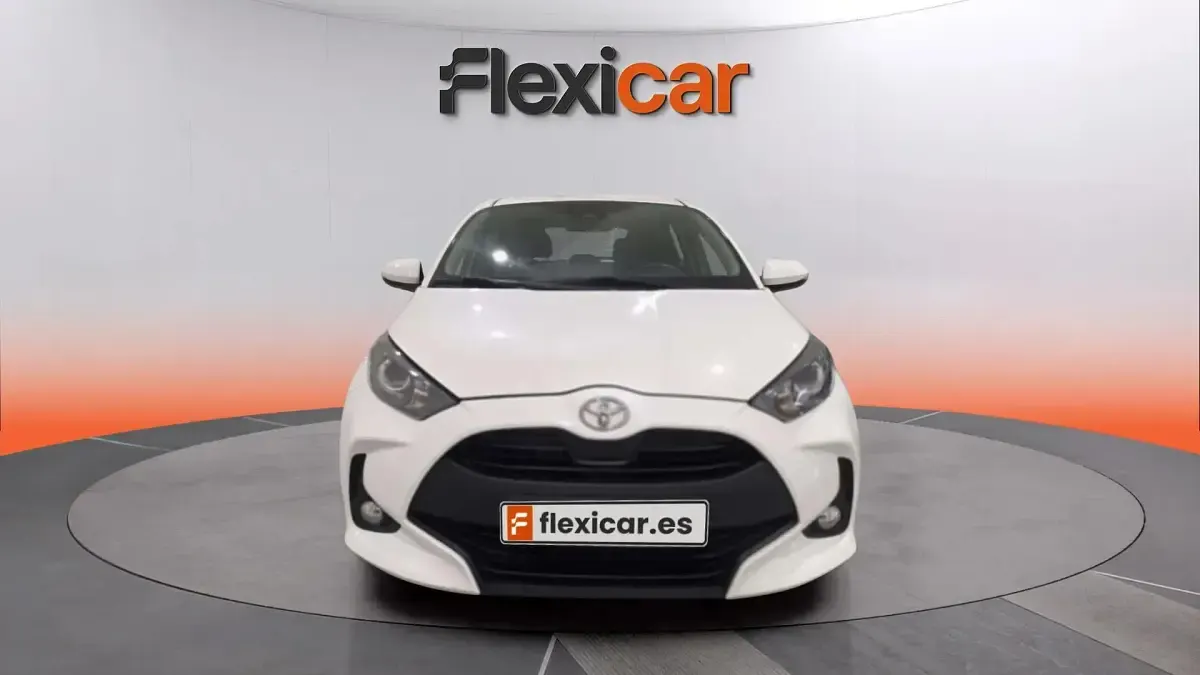 Usado Toyota Yaris Comfort 72 CV (52 kW) 2023 Blanco Utilitario
