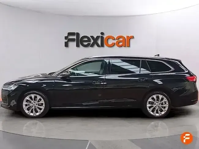 Usado Skoda Superb Selection 150 CV (110 kW) 2024 Negro Familiar