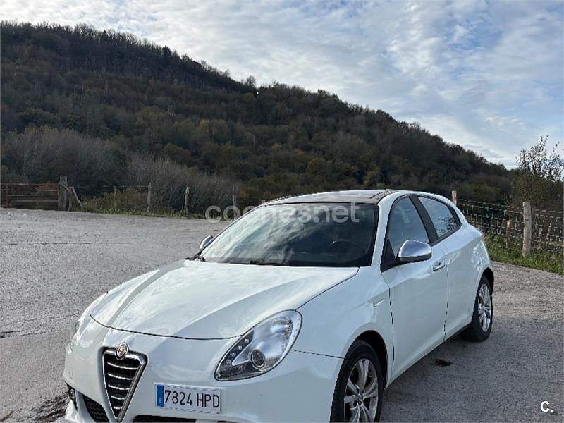 Blanco Usado 2013 Alfa Romeo Giulietta Veloce Berlina | 5500 € (Caro) - Imagen 1/4