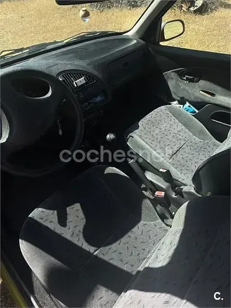Usado Citroën Saxo 60 CV (44 kW) 2002 Amarillo Utilitario