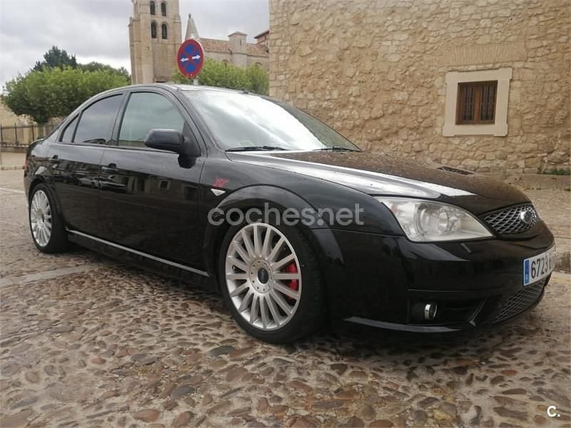 Usado Ford Mondeo ST 220 CV (161 kW) 2002 Negro Berlina