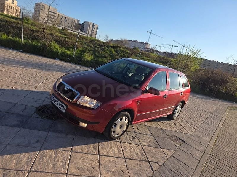 Usado Skoda Fabia Comfort 68 CV (50 kW) 2002 Granate Familiar