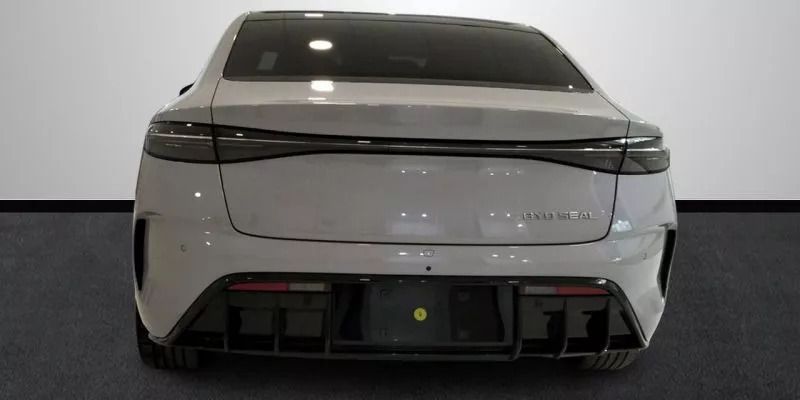 Nuevo BYD Seal Design 230 kW (313 CV) 2025 Gris claro Berlina